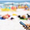 Roaminggebühren: Telefonieren und surfen im Ausland werden wohl auch 2015 nicht billiger.