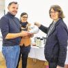 Die Leiterin der Hauswirtschaft: Seit 1982 arbeitet Waltraud Matz (rechts) bei der Rummelsberger Diakonie. Am Tag der offenen Tür in Zeil bewirtete sie ihre Kollegin Tina Scheller vom Casemanagement Haßberge und den Projektmanager Matthias Grundmann. Als Regionalleiterin Hauswirtschaft ist sie für Catering, Reinigung und Wäscherei an den Standorten Ebelsbach, Zeil, Ebern und Ditterswind zuständig.