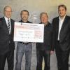 (hh)   Die Firma Erik Walther hat der Schweinfurter Tafel zum Jahresende 4000 Euro gespendet. Die Geschäftsführer Jürgen Rehl und Jürgen Lobig lobten beim Übergabetermin die sinnvolle wie wichtige Arbeit der Tafel und ihrer ehrenamtlich tätigen Mitarbeiter. Die Firma, die ihre Spende bisher der Stadt für einen von ihr bestimmten Zweck zur Verfügung stellt, gab den Betrag laut Tafelvorstandsmitglied Friedhelm Dapper heuer „auch wegen der Müllereignisse“ direkt an die Hilfseinrichtung. Dapper dankte dem Unternehmen für diese nachhaltige Unterstützung und berichtete, dass ursprünglich 2000 Euro angekündigt waren. Umso größer sei die Freude gewesen. Im Bild (von links) Walther-Geschäftsführer Jürgen Rehl, die Tafelvorstände Heinz Schleier und Friedhelm Dapper sowie Walther-Geschäftsführer Jürgen Lobig.