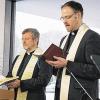 Kirchlicher Segen: Die Pfarrer Thomas Wenzel (links) und Andreas Werner gedachten auch der Anschlagsopfer in Paris bei der Segnungs-Zeremonie.