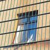 Raus in ein besseres Wohnumfeld: Ein Fenster der Gemeinschaftsunterkunft für Asylsuchende in der Veitshöchheimer Straße.KATJA KLEIN