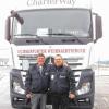 Eingespieltes Team: Seit Jahren wechseln sich Andreas Jutzi (rechts) und Roland Heinrich am Steuer ab, wenn sie alljährlich im Dezember den Weihnachtstruck nach Rumänien fahren.