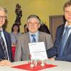 Ausgezeichnet mit dem Caritaskreuz in Gold: (von links) Uwe Klüpfel ( 2. Vorsitzender Sozialstation St. Burkard e. V.), Paul Kremer, Marco Warnhoff (Stellvertretender Caritasdirektor).