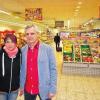 Aus Rewe wird Nahkauf: Den Markt in der Kreuzstraße in Sennfeld betreibt ab 1. April Josef Sier, hier im Bild mit seiner rechten Hand Tatjana Opitz. Der Übergang ist damit praktisch nahtlos.