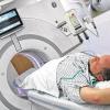 Revolution in der Diagnostik: Für den neuen Computer-Tomographen mit dem Namen „Revolution“ der Firma General Electric Healthcare hat die Rhön-Klinikum AG 1,9 Millionen Euro investiert. Er verbessert die Diagnosemöglichkeiten in der Herz- und Gefäßklinik deutlich.