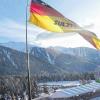Bester Blick: Die Sulzfelder Fahne wehte im Biathlonstadion unter dem Stallersattel von Antholz.