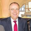 Wechsel am Finanzamt: Dr. Roland Jüptner (Mitte), Präsident des bayerischen Landesamtes für Steuern, verabschiedete Amtsleiter Hans-Jürgen Nettner (links) und begrüßte Nachfolger Frank Beifuß.
