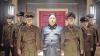 Nordkorea-Komödie: Randall Park (Mitte) als Diktator Kim Jong Un im Kinofilm „The Interview“.
