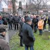Geschichtsfreunde: Bei einer Veranstaltung über den Krieg von 1866 führte Walter Hamm (Mitte) über den Uettinger Friedhof