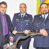Bewährtes Team: Bürgermeister Wolfgang Lampe (links) freute sich, dass der Kommandant der Uffenheimer Feuerwehr, Dietmar Braun (rechts), und sein Stellvertreter Jochen Hirsch ohne Gegenstimme wiedergewählt wurden.