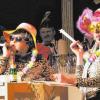 Flower-Power-Girls: Dorothea Weyrich (links) und Christine Wilm als Gertraud und Ludwinchen.