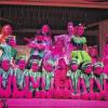 (ay): Buntes Faschingstreiben, hervorragende Stimmung und viel Begeisterung herrschte beim Kinderfasching  des „Faschingsvereins Lengfurter Schnagge“ (FLS) im voll besetzten Saalbau der Dr.-Friedrich-Kirchhoff-Stiftung in Lengfurt. Das Kinderprinzenpaar Jonas II. (Scheller) und Emmely I. (Saller) begrüßte die jungen Närrinnen und Narrhallesen, die zahlreich in einfallsreichen und mit viel Fantasie und Hingabe gestalteten Kostümen gekommen waren. Die drei „Maultaschen“ Anna Wirsching, Sophie Wirsching, und Lena Väth führten launig durch den Nachmittag, der von der Juniorengarde mit einem schwungvollen Marschtanz eröffnet wurde. „Lengfurt helau“ mit „Schnagge stecht!“ ertönte zwischen den vielen Auftritten, natürlich vor allem zu den Tänzen der Juniorengarde (Gardetanz und Showtanz), den quirligen Moskitos, dem Juniorentanzpaar, dem Jugendtanzmariechen und dem Tanztrio und der neuen tänzerischen „Kombinations“-Tanzgruppe des FLS, der Juniorengarde-Showtanzgruppe zusammen mit den Jüngsten der FLS, den „Sternschnuppen“ mit ihrem Tanz zum „Zauberer von Oz“ (Bild). Zwischen die vielen Kinderaktivitäten (Spiele, Tanz) hatte man auch die gelungenen Auftritte der Tanzgruppen der Gäste  platziert: Showtanzgruppe Birkenfeld, Twirling-Gruppe „Newcomer“ Güntersleben, Jugendgarde Erlenbach, Nachwuchsgarde SSV Mainperle Urphar. Gelungener Schlusspunkt vor dem großen Finale war die Prämiierung (mit kleinen Preisen) der zehn originellsten Kostüme.