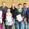 Ehrungsreigen: Der TSV Wonfurt ehrte in seiner Jahreshauptversammlung langjährige Mitglieder. Im Bild (vorne, von links): Marius Fromm, Angelika Reitwiesner, Tina und Elena Fromm, Kerstin Keller und Gerd Bach; hinten, von links: Holger Baunacher, Oliver Schellenberger, Christian Klöter, Joachim Stapf und Erik Gehring.