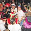 Hahn im Korb: Beim ersten Altweiberfasching in Sulzfeld hatten nicht nur Frauen ihren Spaß.