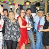 (regi)   Alle Männer mit Krawatten waren in Gefahr beim Altweiberfasching, der in Großbardorf im Gasthaus “Frankfurter Eck? gefeiert wurde. Scharfe Scheren zückten die Damen (rechts Chefin Kerstin Zilius) und die Symbole der männlichen Macht mussten dran glauben. Bei bester Stimmung wurde der Übergang vom Sitzungskarneval in den Straßenkarneval, gleichzeitig Altweiberfasching, gefeiert, der jeweils auf den Donnerstag vor Aschermittwoch fällt.   FOTO:?Vossenkaul