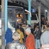Ziel Deutschland: Zu Hunderten warten Männer in Priština, um einen Platz in einem Bus nach Serbien zu bekommen. Über Serbien flüchten immer mehr Kosovaren nach Ungarn und in die Europäische Union.