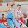 Gelungener Auftakt: Die s. Oliver Baskets Akademie (im Bild rechts Jasper Westphal) ist mit einem 88:82-Heimsieg gegen Nürnberg in die Relegation gestartet.