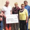 (ara)   Den etwas anderen Urlaub verbrachten Winfried Laug, Peter Krause und Reinhard Kupiak als Teilnehmer einer Rallye durch Nordwestafrika. Sie hatten dafür einen 20 Jahre alten Mercedes gekauft, mit dem sie die 7000 Kilometer von Tanger (Marokko) bis St. Louis (Senegal) bewältigten. Am Ende der Rallye wurden die Autos aller Teilnehmer zugunsten eines  Waisenheims in Nouadhibon (Mauretanien) versteigert. Kein Wunder, dass die Organisatorinnen des Frauentreffs Markt Einersheim die drei Männer als Referenten einluden. Mehr als 60 Interessierte kamen laut Pressetext, um die Reise in Wort und Bild nachzuempfinden und zur finanziellen Unterstützung des afrikanischen Kinderheims beizutragen. Rosa Blümlein, Marianne Hümmer und Gunda Schuchard freuten sich über 250 Euro, die inzwischen schon vor Ort angekommen sind.