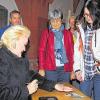 Autogrammstunde: Im Anschluss an das Konzert gab Angelika Milster noch Autogramme.