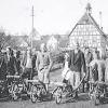 Viel Volksbelustigung: Ein Schubkarrenrennen gehörte einst zur Tradition beim Aufstellen des Maibaums. Unser Foto entstand in den 1930er-Jahren in Obereßfeld.