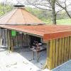 Nagelneu: die Unterstellhalle an der Grillhütte.