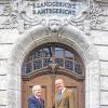 Abschied von Schweinfurt: Landgerichtspräsident Reinhard Pfingstl (rechts) verabschiedet seinen Vizepräsidenten Erik Ohlenschlager. Er wird Chef der Staatsanwaltschaft Bamberg.