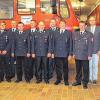 Die Männer an der Spitze: Kreisbrandinspektor Thomas Graumann (links), Bürgermeister Eberhard Streit sowie Kreisbrandmeister Peter Weiß (von rechts) wünschen sich weiterhin eine gute und erfolgreiche Zusammenarbeit mit der neuen Führung der Freiwilligen Feuerwehr Mellrichstadt, die besteht aus (ab Zweiten von links) Benjamin Schultheis, Wolfgang Schultheis, Timo Kolano, Manfred Reder, Steffen Rückert, neuer erster Kommandant, Vorgänger Michael Mühlfeld und der neue zweite Kommandant Benjamin Trapp.