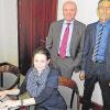 Förderzusage: 2,5 Millionen Euro für den Abbau von Langzeitarbeitslosigkeit freuen Alexandra Elbert vom Jobcenter (vorne), Landrat Thomas Habermann und Claudius Rinbergas von der Agentur für Arbeit in Bad Neustadt.