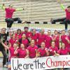 (frak)   Als Bayernliga-Meister feiern lassen konnten sich die Handball-Frauen des HSV Bergtheim bereits. Die Mannschaft von Trainer Stephan Dinkel hatte im lange engen Meisterschaftsrennen mit dem TSV Ismaning und dem ASV Dachau am Ende den längsten Atem. Um aber auch den Aufstieg in die Dritte Liga zu meistern, müssen sich die Bergtheimerinnen erst noch in der Relegation durchsetzen. Seit vergangenem Wochenende steht nun auch der Bergtheimer Gegner in den Ausscheidungsspielen fest. Bereits am kommenden Samstag (18 Uhr) geht es für die Bergtheimerinnen auswärts beim Meister der hessischen Oberliga, TuS Kriftel, zur Sache. Das Rückspiel steigt dann am 16. Mai (18 Uhr) in  der Bergtheimer Willi-Sauer-Halle. Zum Hinspiel bieten die Bergtheimerinnen auch einen Fanbus an. Anmeldungen zur Mitfahrt sind beim HSV-Vorsitzenden Wolfgang Kreisel (E-Mail: kreiselei@t-online.de) möglich. Unser Bild zeigt den stolzen Bayernliga-Meister mit (auf der Latte sitzend von links) den Torhüterinnen Mona Oßwald und Annina Tucher sowie (stehend von links) Michael Lauter (Organisation), Anna Willebrand (Physiotherapeutin), Gerlinde Lichtlein (Betreurin), Anika Schurr, Joschua Reis (Physiotherapeut), Martina Gerdes, Lena Krone, Tanja Bausenwein, Annika Brezina, Sandra Hämmerlein, Trainer Stephan Dinkel, und (vorne von links) Carina Hofmann, Svenja Winheim, Nina Thoben, Lena Riedel, Lisa Lichtlein sowie Anna Maria Renner.