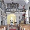 Aufgebahrt: Die Toten eines verheerenden Bombenangriffs auf die Bahnlinie bei Mühlfeld gegen Kriegsende wurden im Inneren der Kirche aufgebahrt, bevor sie in einem Massengrab bestattet wurde