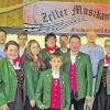 Musiker-Ehrung: Der Kreisvorsitzende des Nordbayerischen Musikbundes, Peter Detsch (rechts), die Vorsitzende des Musikvereins Zell, Uschi Roppelt-Gehring (Zweite von rechts), und Knetzgaus Bürgermeister Stefan Paulus (Dritter von rechts) freuten sich über die Verdienste der geehrten Musiker: (von links) Norbert Schamberger, Jürgen Schnös, Andrea Echaniz-Gerhard, Christoph Ullrich, Johanna Schnös, Britta Gonnert, Gerhard Langer, Manfred Gehring und (ganz vorne) Antonio Echaniz-Gerhard.