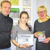 (ay)   Anika Velichkova, Achtkässlerin aus dem Balthasar-Neumann-Gymnasium (BNG) Marktheidenfeld, ging beim bundesweiten Geografie-Wettbewerb „Diercke Wissen“ als Schulsiegerin hervor. Dieser Wettbewerb, an dem im vergangenen Jahr gut 310 000 Schüler aller 16 Bundesländer teilgenommen haben, ist die Fortsetzung des Wettbewerbs „National Geographic Wissen“. Am Marktheidenfelder Gymnasium nahmen laut Pressemitteilung 95 Schüler der Unter- und Mittelstufe an der 15. Auflage dieses Tests teil. Dabei bezog sich ein großer Teil der Fragen auf Kenntnisse, die im Unterricht oft nur am Rande oder gar nicht zur Sprache kommen. Steffen Ramer, BNG-Fachbetreuer Geografie und Schulleiterin Annemarie Greving übergaben der Schülerin aus Bergrothenfels neben der Urkunde auch noch ein Geografie-Spiel als Geschenk vom Verband Deutscher Schulgeografen.
