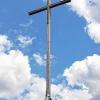 Das Rederkreuz: Auf dem Altenberg bei Bad Neustadt erinnert das Mahnmal an ein blutiges Ereignis von 1796, bei dem der Neustädter Arzt Dr. Ignaz Reder ums Leben kam. Diese Zeit wird 2015 in einer großen Landesausstellung in Erinnerung gerufen.