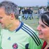 Lob für den Teufelskerl: Anna Krapf, medizinische Betreuerin des FC Fahr, kann stolz auf ihren Vater Michael Krapf sein, der großen Anteil am Klassenerhalt hatte. Der 49-Jährige stand für den verletzten Manuel Henke zwischen den Pfosten.