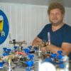 Lagerung: Stephan Kowalsky im Lagerraum, in dem die Rhönpiratenbiere bei permanent null Grad reifen – der Bekömmlichkeit wegen.