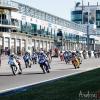 Von 0 auf 100 in drei Sekunden: Samanta Bieniusa (rechts auf dem gelben Motorrad) vor wenigen Wochen beim Start auf dem Nürburgring, wo sie die Punkteränge nur knapp verpasste.