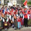 (gab)   Die Volkstanz- und Trachtengruppe Burgsinn war mit dem Oberfränkischen Trachtenverein Effeltrich Anfang August auf dem größten Trachtenfest Europas. 6000 Teilnehmer tanzten, sangen, machten Musik und feierten fünf Tage lang. Die Europeade für europäische Volkskultur hat das Ziel, die Eintracht zwischen den Völkern Europas zu fördern und zu unterstützen. Jede Region soll ihre kulturelle Eigenständigkeit behalten und damit die Gemeinschaft bereichern. Die Volkstanz- und Trachtengruppe Burgsinn hat bereits an 22 Europeaden teilgenommen. „Wir lassen uns immer wieder von dieser außergewöhnlichen Atmosphäre begeistern und freuen uns schon auf die nächste Europeade“, heißt es in der Mitteilung des Vereins.