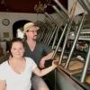 Abschied: Anna Weigel und ihr Partner Zeph Sienknecht an der aufgeräumten Bar im Chambinzky.