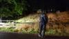 Polizei steht am Dienstag vor einem abgesperrten Gelände an einem Bauernhof in Lampersdorf (Sachsen). Bei der Suche nach der vermissten Anneli hat die Polizei eine grausige Entdeckung gemacht. Jetzt steht fest: Die 17-Jährige ist tot.