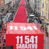 „Sniper Alley“ 2012: Über 11 000 rote Stühle erinnern an die Opfer der Belagerung des bosnischen Sarajevo durch die Serben.