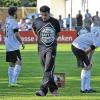 Und der Trainer blicket stumm: Tamer Yigit traut der Kitzinger Sache in einer Spielunterbrechung noch nicht.