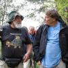 Skeptische Wissenschaftler: Bei einer Exkursion im Steinbruch bei Randersacker mit Eckhard Beck und Michael Link (von links) widerlegten die Würzburger Skeptiker die Theorie von steinzeitlichen Hügelgräbern auf dem Marsberg.