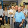 Zum Auftakt der Gewerbeschau: Interessierte Besucher sehen sich in Grünsfeld bei der Firma EAS Schaltanlagen um.