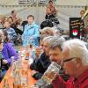 (li)   Das 15. Wagenfest in Pusselsheim am vergangenen Wochenende brachte das beste Besucherergebnis seit Festbestehen. Der Samstag begann mit einem spannenden Kleinfeld-Fußballturnier mit zwölf gestarteten Mannschaften. Sieger wurde schließlich „Filzlaus“ Dürrfeld. Den weitesten Anreiseweg hatte eine Hobby-Mannschaft aus Darmstadt.  Der Samstag richtete sich eher ans junge Publikum: Der Beat-Abend mit der Band „Dynamite“ brachte Stimmung pur ins Festzelt – bis weit nach Mitternacht. Am Sonntag spielte das Nudelberg-Sextett (Foto) und sorgte für gute Unterhaltung. Club-Vorsitzende Kerstin Sommer war mit dem Verlauf der Veranstaltung sehr zufrieden. Auch Bürgermeister Klaus Schenk lobte den Eifer und den Einsatz der Pusselsheimer. Die Gruppe „Bauwagen“, bestehend aus Mitgliedern jeden Alters, kümmert sich um die Verbesserung des Ortsbildes und sorgte zum Beispiel im vergangenen Jahr für eine Modernisierung des Spielplatzes. Die Wagenclub-Mitglieder treffen sich regelmäßig jede Woche.