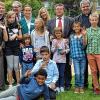 60 Jahre Goldenes Kinderdorf: (von links) Roland Elsdörfer, Margarete Helwig, Pater Ludger Wolfert, Susanne Reizel, Christiane Kautz, Bürgermeister Adolf Bauer und Domkapitular Clemens Bieber freuen sich, Teil eines großen Netzwerkes rund um diese Einrichtung zu sein.