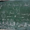 „Wir danken als syrisch“: Am Sonntag schrieb jemand seine vielleicht ersten deutschen Worte auf eine Tafel, die für Mitteilungen in der FLG-Turnhalle aufgestellt ist.