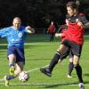 (swt)   Es war ein verdienter 4:1-Derbysieg, den Fortuna Schweinfurt in der A-Klasse 2 gegen den SC 1900 Schweinfurt am Sonntag landete. Der Jubel bei den 96ern war groß, durch den Sieg sind sie im Moment Dritter, nur einen Punkt hinter Spitzenreiter Mönchstockheim und dem Zweiten Dürrfeld/Obereuerheim. Auf dem Bild das Tor zum 3:1 für Fortuna durch Andreas Pracht (links). Marco Knappke (rechts, SC 1900) versucht den Schuss zu stoppen, schafft es aber nicht.