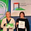 Zum sechsten Mal ausgezeichnet: Gemeinsam freuen sich von links der Vorsitzende der LBV Norbert Schäffer, Esta Müller und Bianca Englisch von der Mittelschule Bad Neustadt sowie Christoph Goppel.