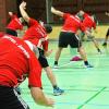 Schweißtreibend, aber effektiv: Seit 15 Jahren treffen sich die Altherren-Fußballer des SV Birkenfeld jeden Freitagabend zur Herren-Aerobic mit Jutta Schwab.