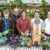 Mit grünem Daumen: Schulleiter Rainer Schöler, Daniel Wacker, Bezirksvorsitzender Bayerischer Gärtnereiverband Elmar Gimperlein, Sebastian Götz, Andreas Munack und Gartenbaulehrer Rainer Trost (von links).